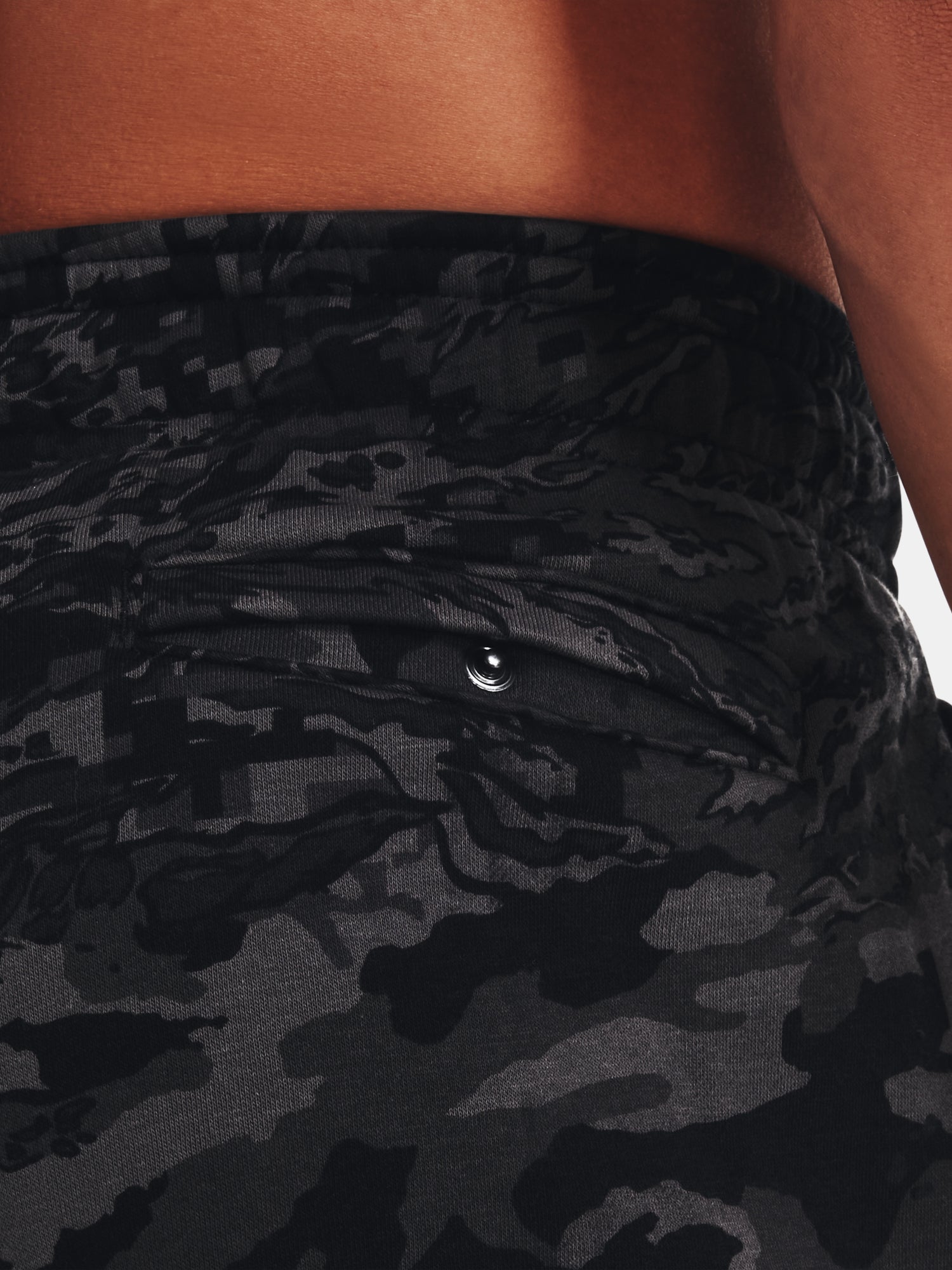 Férfi melegítõnadrág Under Armour RIVAL FLC CAMO SCRIPT JGR