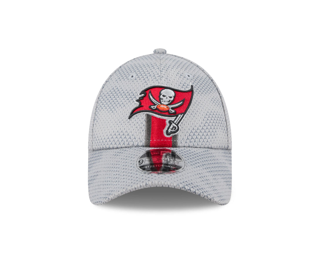 New Era Tampa Bay Buccaneers NFL Sideline 2024 9FORTY Stretch baseball sapka - Sportmania.hu