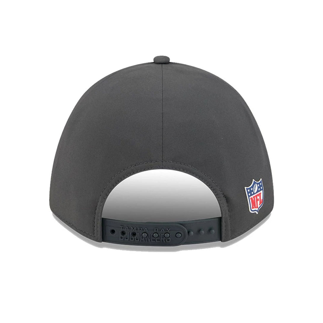 Tampa Bay Buccaneers NFL Sideline 2025 Charcoal 9FORTY M-Crown Adjustable Cap - baseball sapka