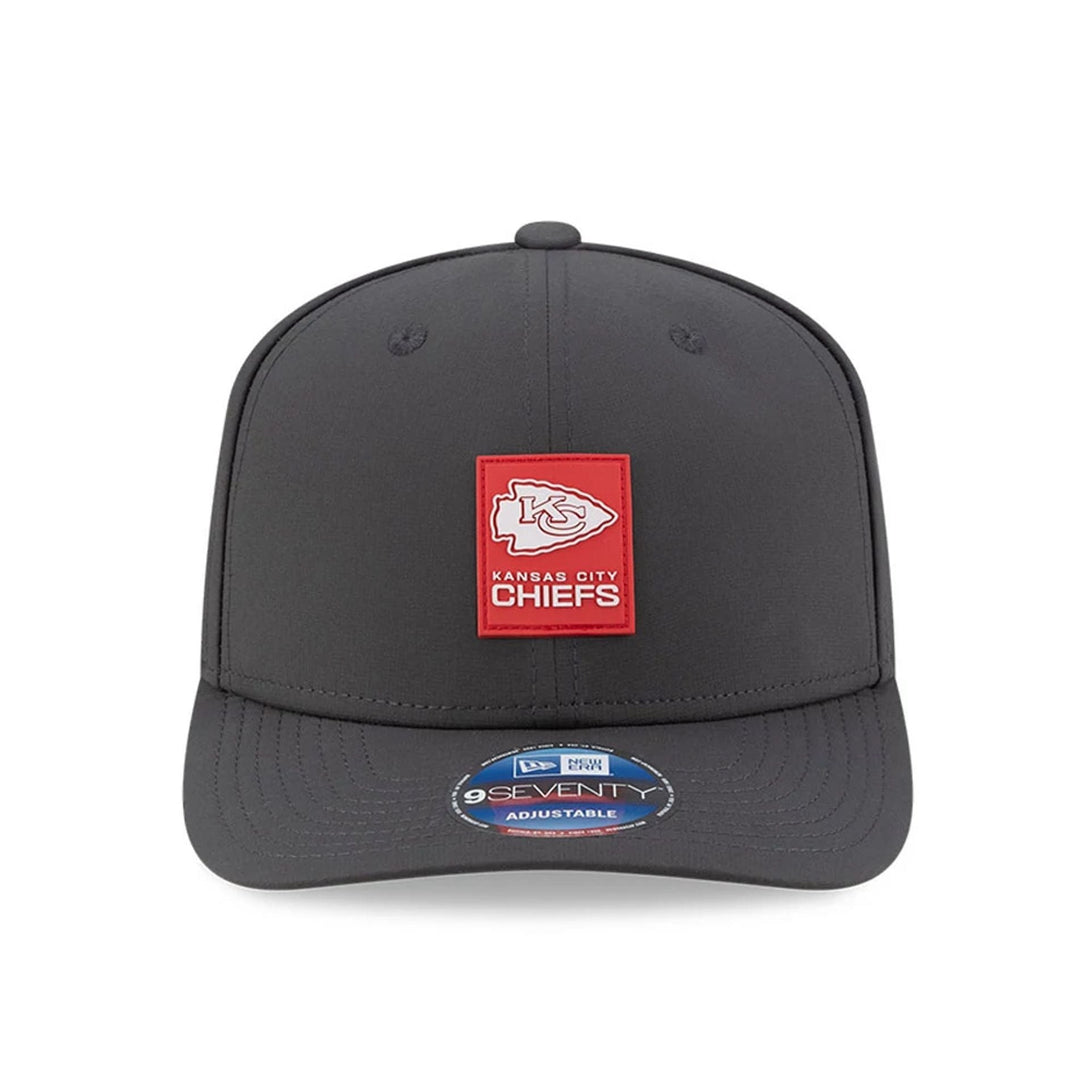 Kansas City Chiefs NFL Sideline 2025 Charcoal 9SEVENTY Stretch Snap Adjustable Cap - baseball sapka