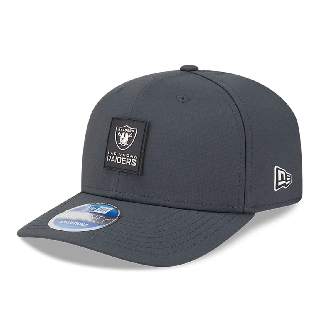 Las Vegas Raiders NFL Sideline 2025 Charcoal 9SEVENTY Stretch Snap Adjustable Cap - baseball sapka