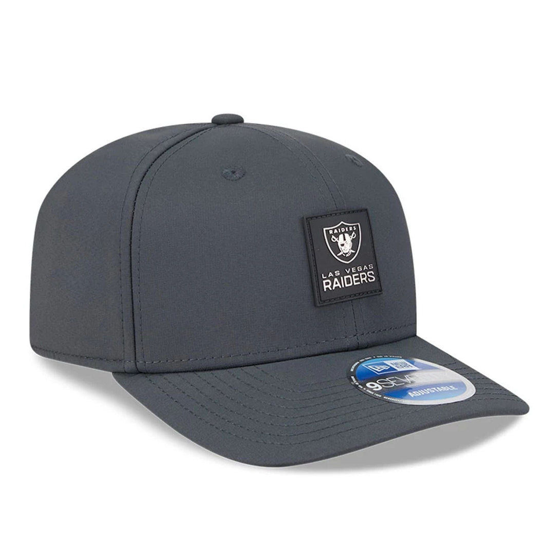 Las Vegas Raiders NFL Sideline 2025 Charcoal 9SEVENTY Stretch Snap Adjustable Cap - baseball sapka