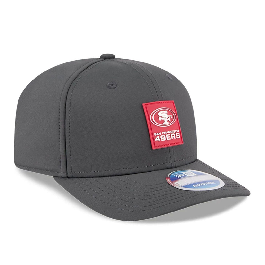 San Francisco 49ers NFL Sideline 2025 Charcoal 9SEVENTY Stretch Snap Adjustable Cap - baseball sapka