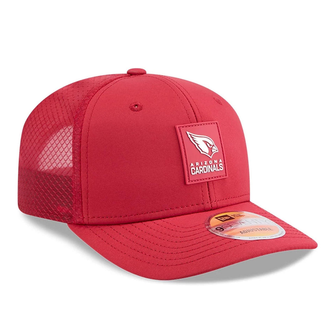 Arizona Cardinals NFL Sideline 2025 Dark Red 9SEVENTY Trucker Stretch Snap Adjustable Cap - baseball sapka