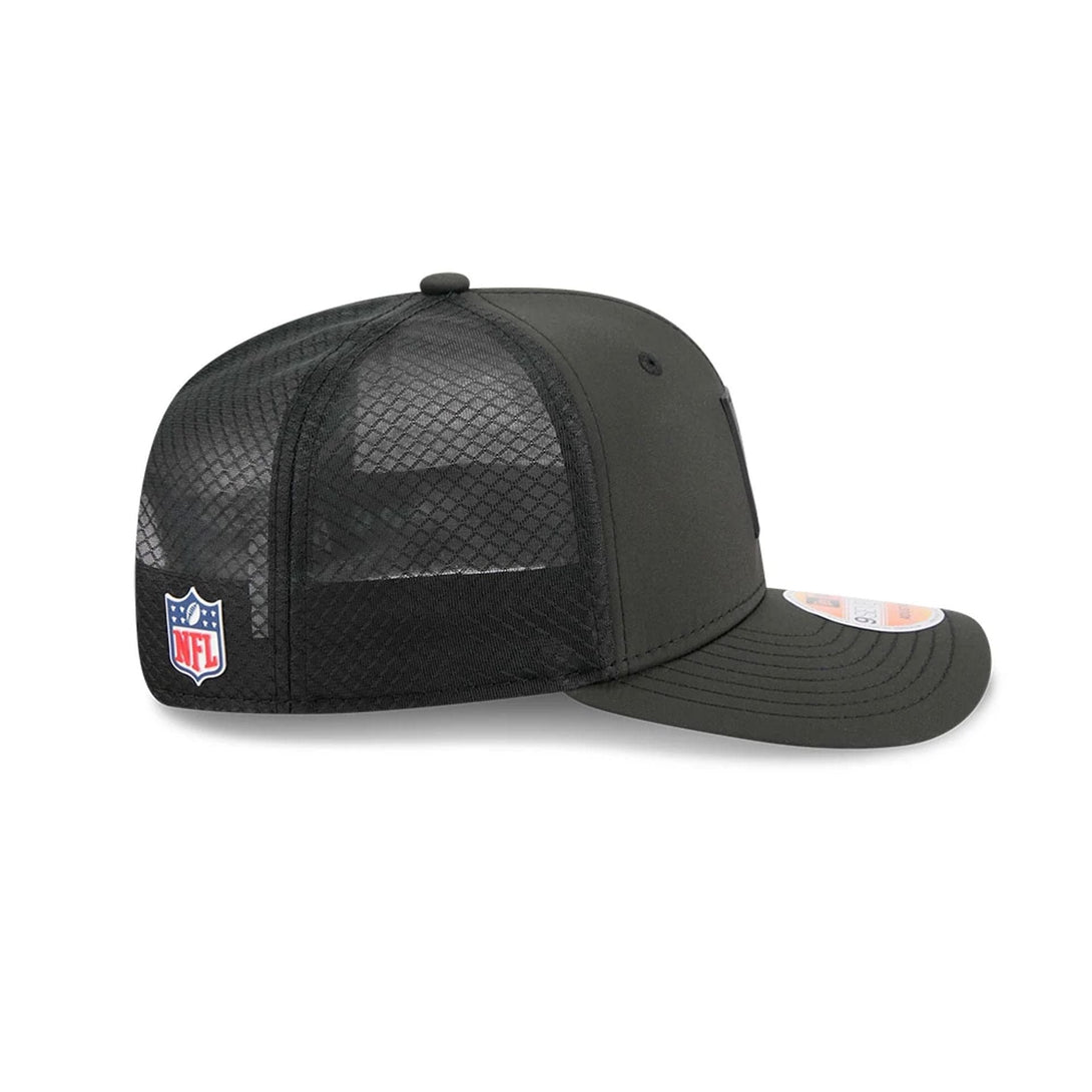 Atlanta Falcons NFL Sideline 2025 Black 9SEVENTY Trucker Stretch Snap Adjustable Cap - baseball sapka