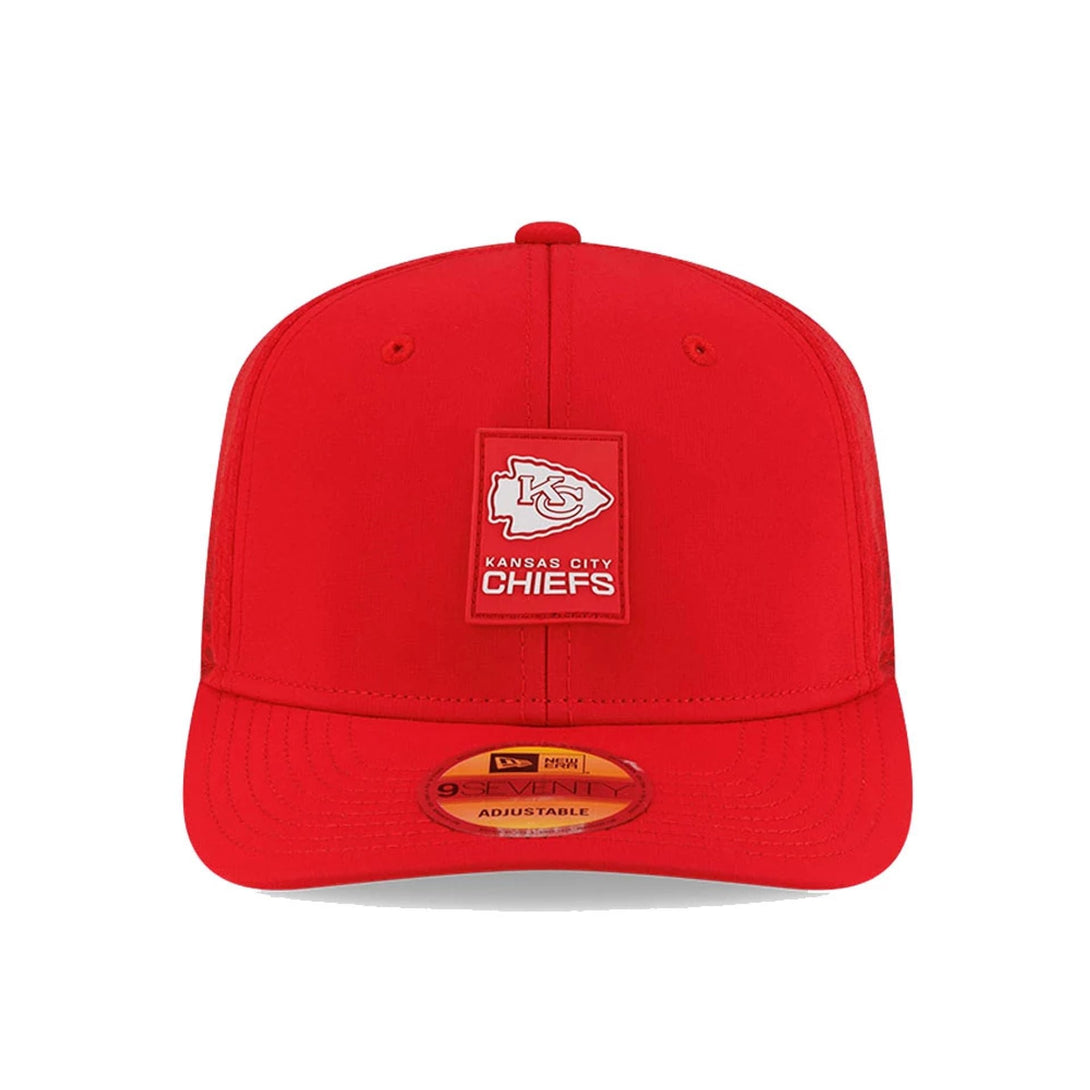 Kansas City Chiefs NFL Sideline 2025 Red 9SEVENTY Trucker Stretch Snap Adjustable Cap - baseball sapka