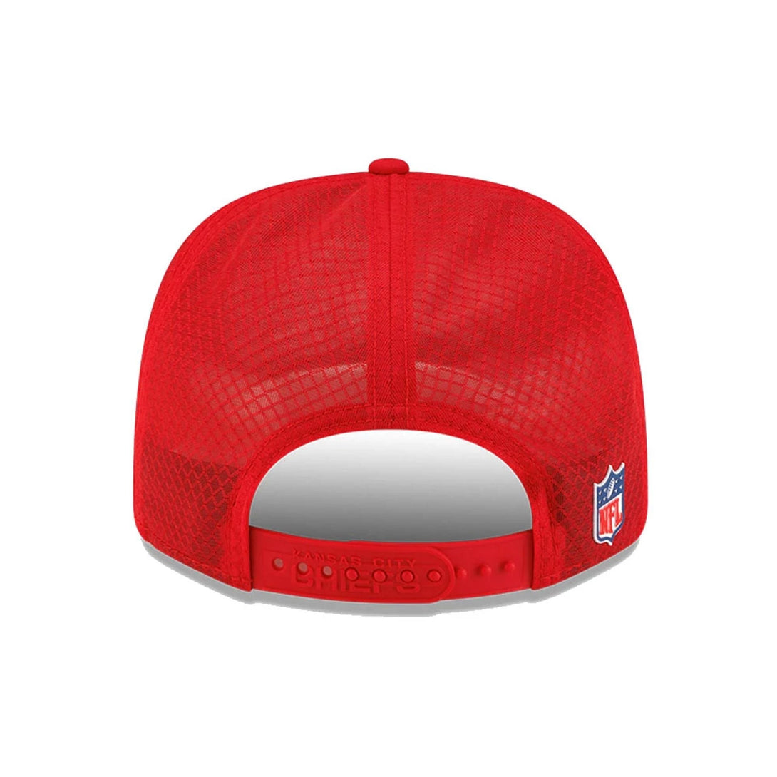 Kansas City Chiefs NFL Sideline 2025 Red 9SEVENTY Trucker Stretch Snap Adjustable Cap - baseball sapka
