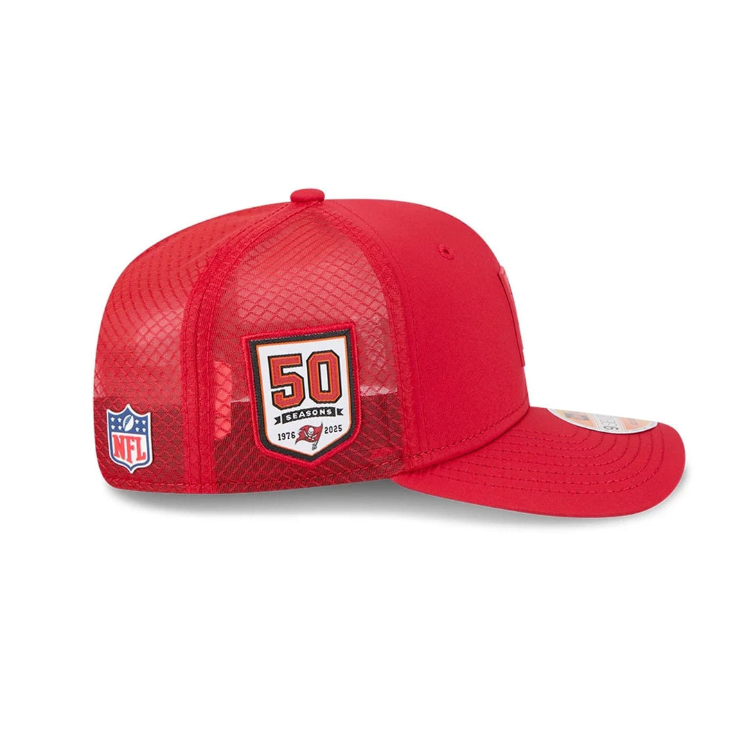 Tampa Bay Buccaneers NFL Sideline 2025 Red 9SEVENTY Trucker Stretch Snap Adjustable Cap - baseball sapka