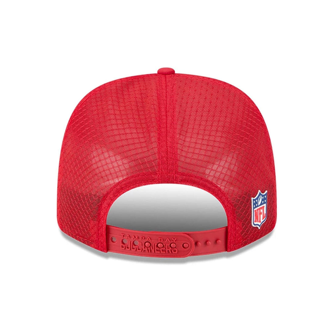Tampa Bay Buccaneers NFL Sideline 2025 Red 9SEVENTY Trucker Stretch Snap Adjustable Cap - baseball sapka