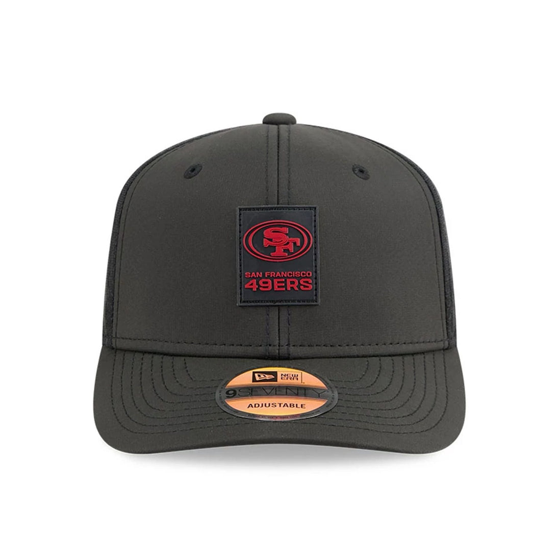 San Francisco 49ers NFL Sideline 2025 Black 9SEVENTY Trucker Stretch Snap Adjustable Cap - baseball sapka