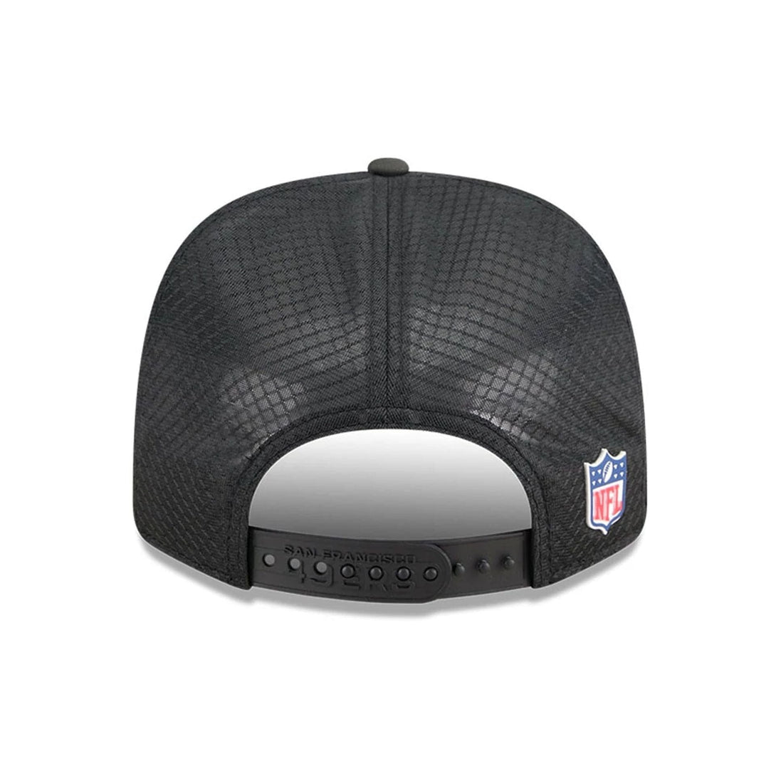 San Francisco 49ers NFL Sideline 2025 Black 9SEVENTY Trucker Stretch Snap Adjustable Cap - baseball sapka