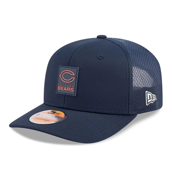 Chicago Bears C NFL Sideline 2025 Navy 9SEVENTY Trucker Stretch Snap - baseball sapka