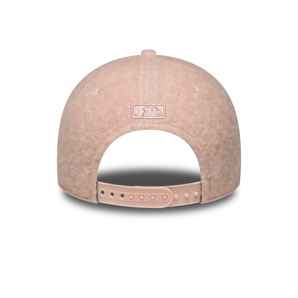 New Era Yankees Womens MLB Winter Borg Pastel Pink 9FORTY női baseball sapka