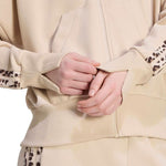 Adidas Seasonal Essentials Animal Print 3-Stripes Full-Zip Hooded Sweatshirt női kapucnis pulóver, bézs