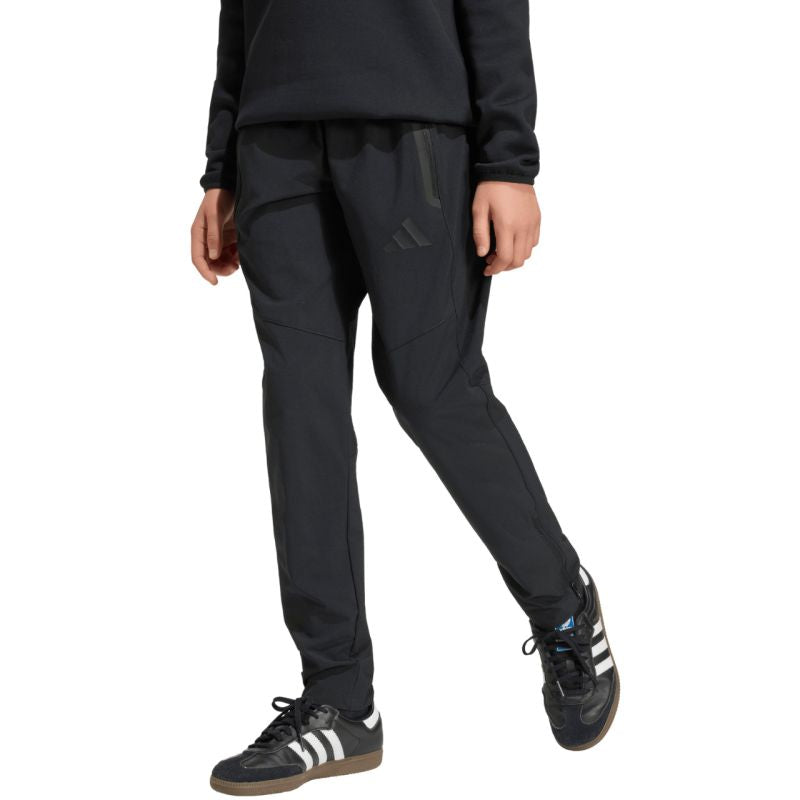 adidas Tiro 26 Travel Woven Kids JM5556 fekete gyerek nadrág