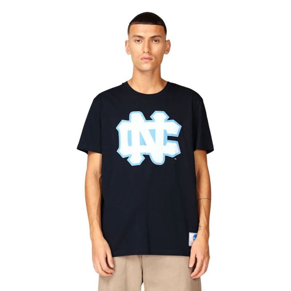 Mitchell & Ness NCAA University Of North Carolina Large Logo Tee M BMTRINTL1272-UNCNAVY - Sportmania.hu