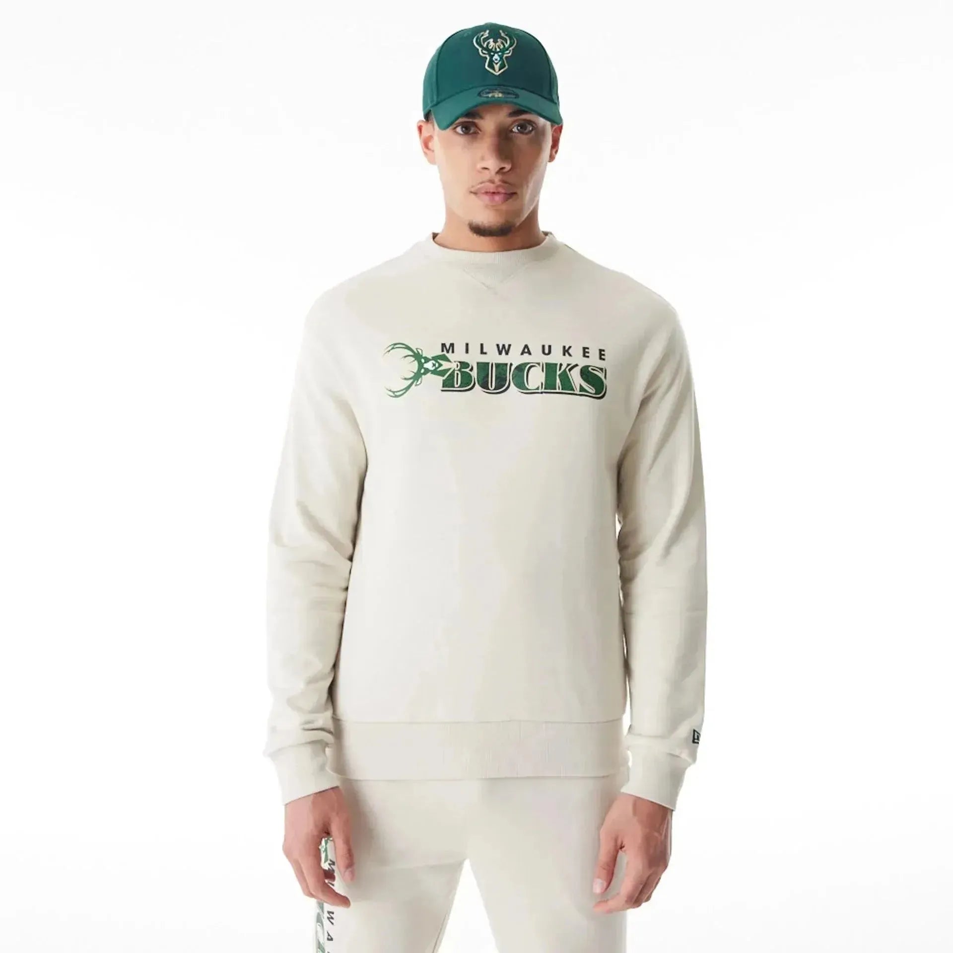 New Era Hellbeiges Milwaukee Bucks NBA Graphic pulóver - Sportmania.hu
