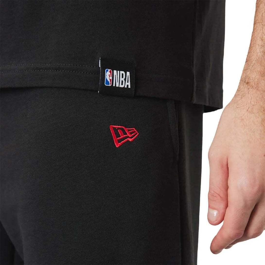 New Era HLAÃE NBA SCRIPT JOGGER CHIBUL BLKFDR Nadrág - Sportmania.hu
