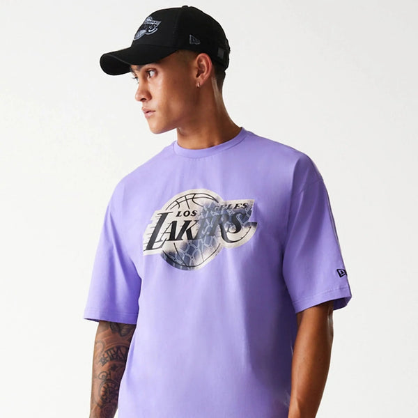New Era LA Lakers NBA All Over Print Infill Purple Oversized póló - Sportmania.hu