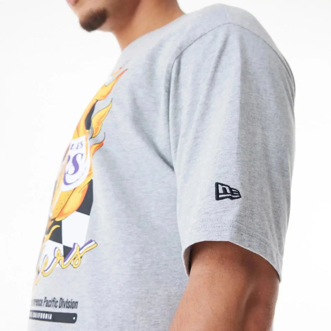 New Era LA Lakers NBA Flame Print Grey Oversized póló - Sportmania.hu