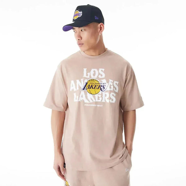 New Era LA Lakers NBA Graphic Beige Oversized póló - Sportmania.hu