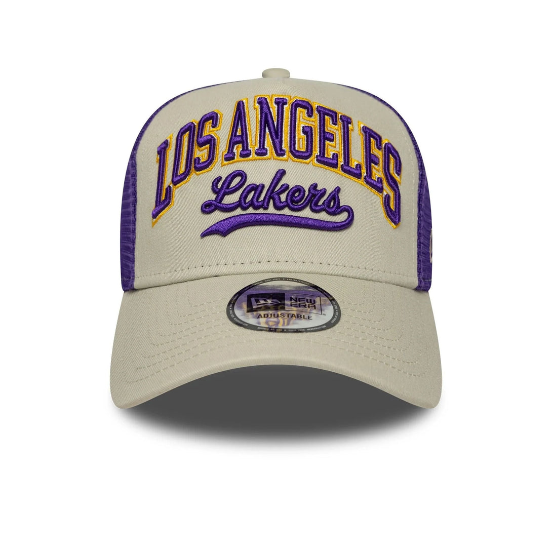 New Era LA Lakers NBA Script Cream 9FORTY E-Frame Trucker sapka - Sportmania.hu
