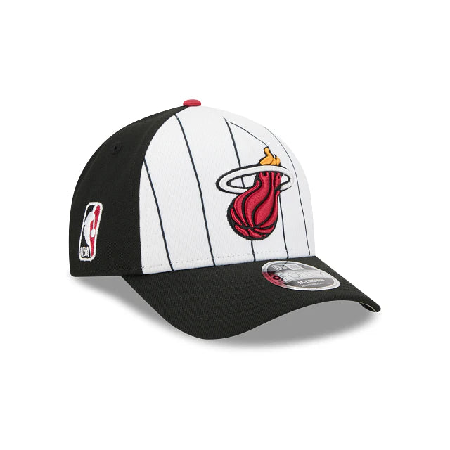 New Era Miami Heat NBA Tip Off 2025 Black 9FORTY M-Crown A-Frame Baseball sapka