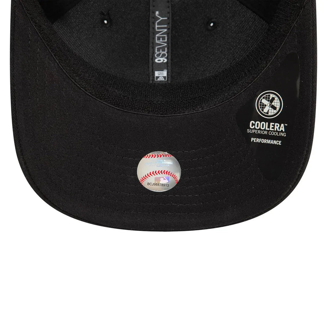 New Era New York Yankees Monochrome Black 9SEVENTY Stretch Snap sapka - Sportmania.hu