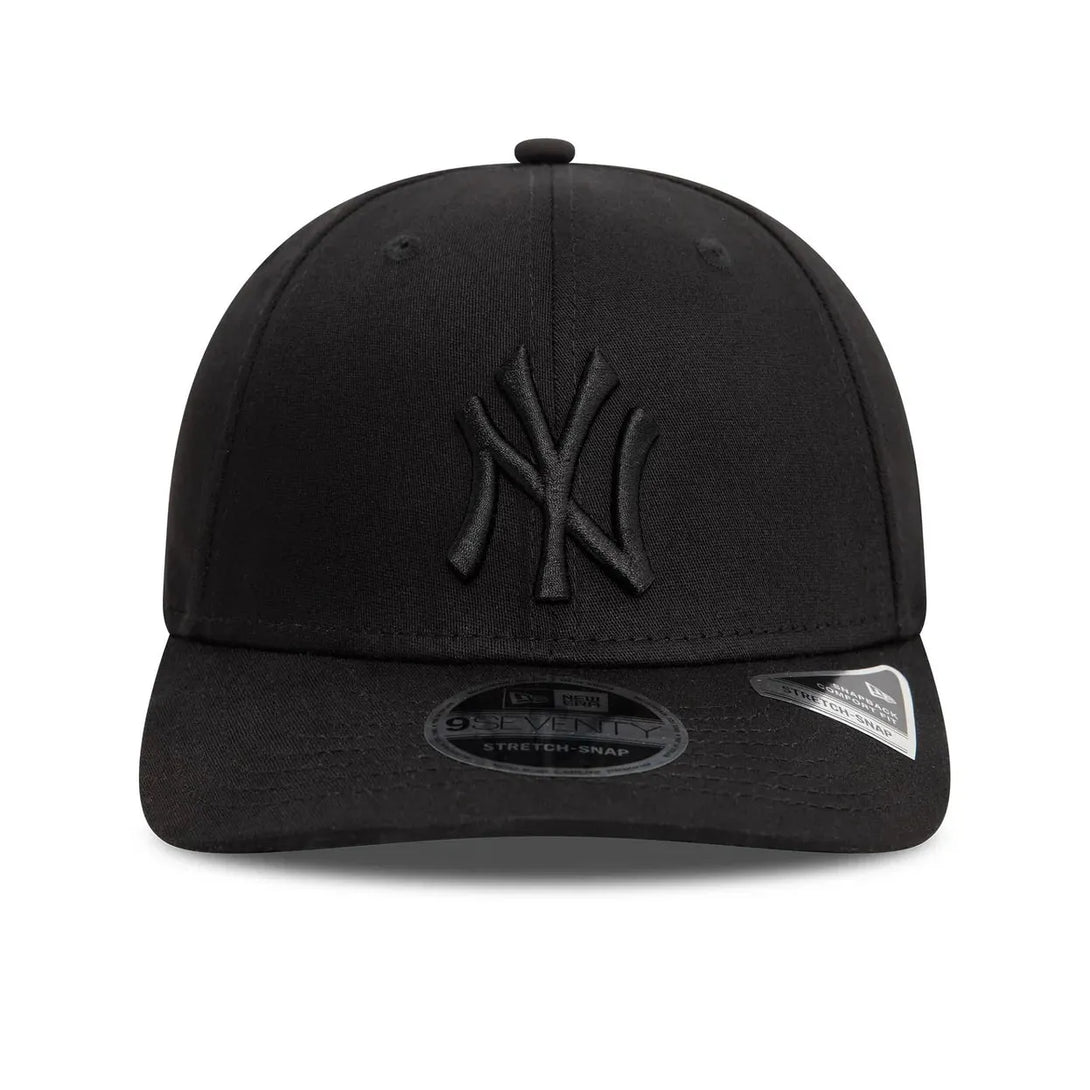 New Era New York Yankees Monochrome Black 9SEVENTY Stretch Snap sapka - Sportmania.hu