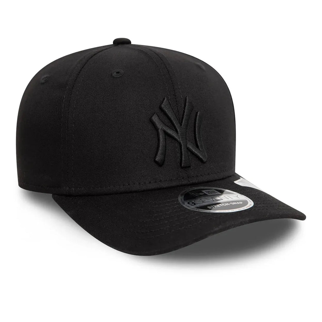 New Era New York Yankees Monochrome Black 9SEVENTY Stretch Snap sapka - Sportmania.hu