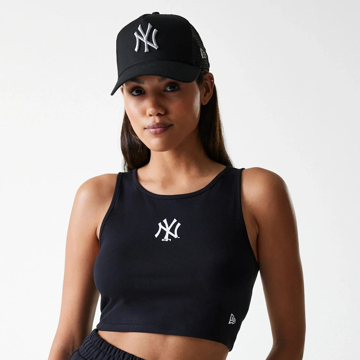 New Era New York Yankees Womens MLB Midi League Essential Black Crop Tank Top