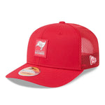 New Era Tampa Bay Buccaneers NFL Sideline 2025 Red 9SEVENTY Trucker Stretch Snap - baseball sapka