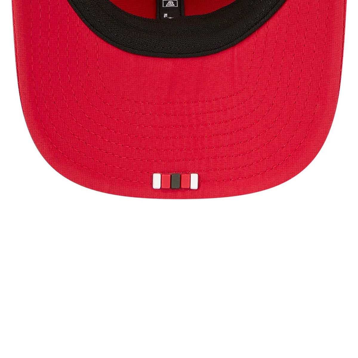 New Era Tampa Bay Buccaneers NFL Sideline 2025 Red 9SEVENTY Trucker Stretch Snap - baseball sapka