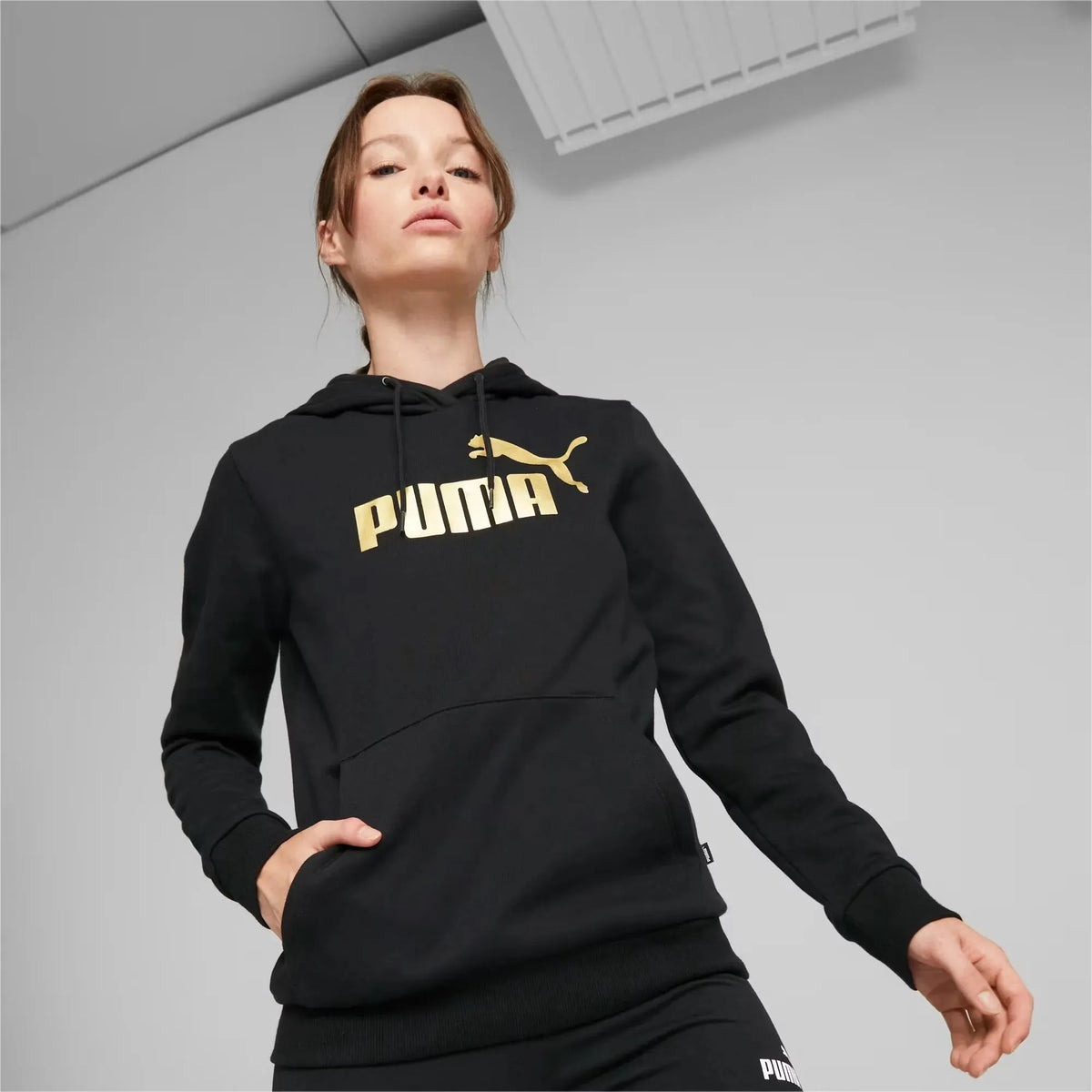 Puma ESS+ Metallic Logo női Pulóver