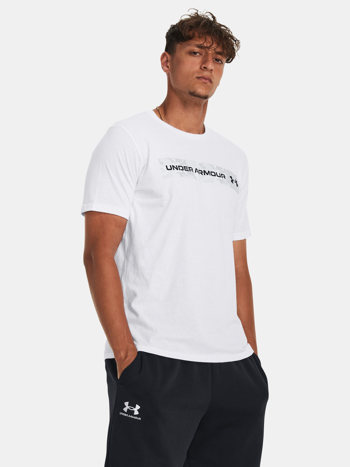 Under Armour Férfi UA CAMO CHEST STRIPE SS-WHT póló
