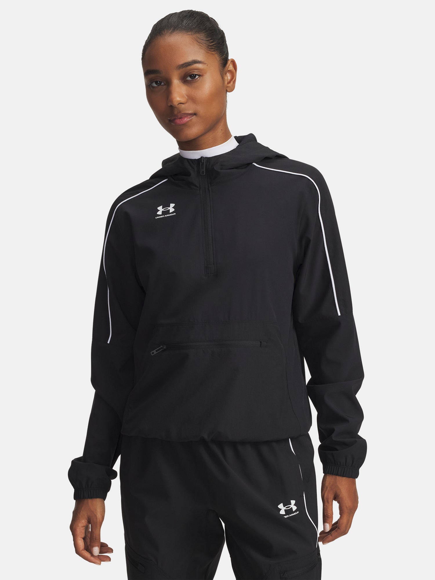 Under Armour Nõi kabát UA W Challenger Anorak-BLK Sportmelltartó