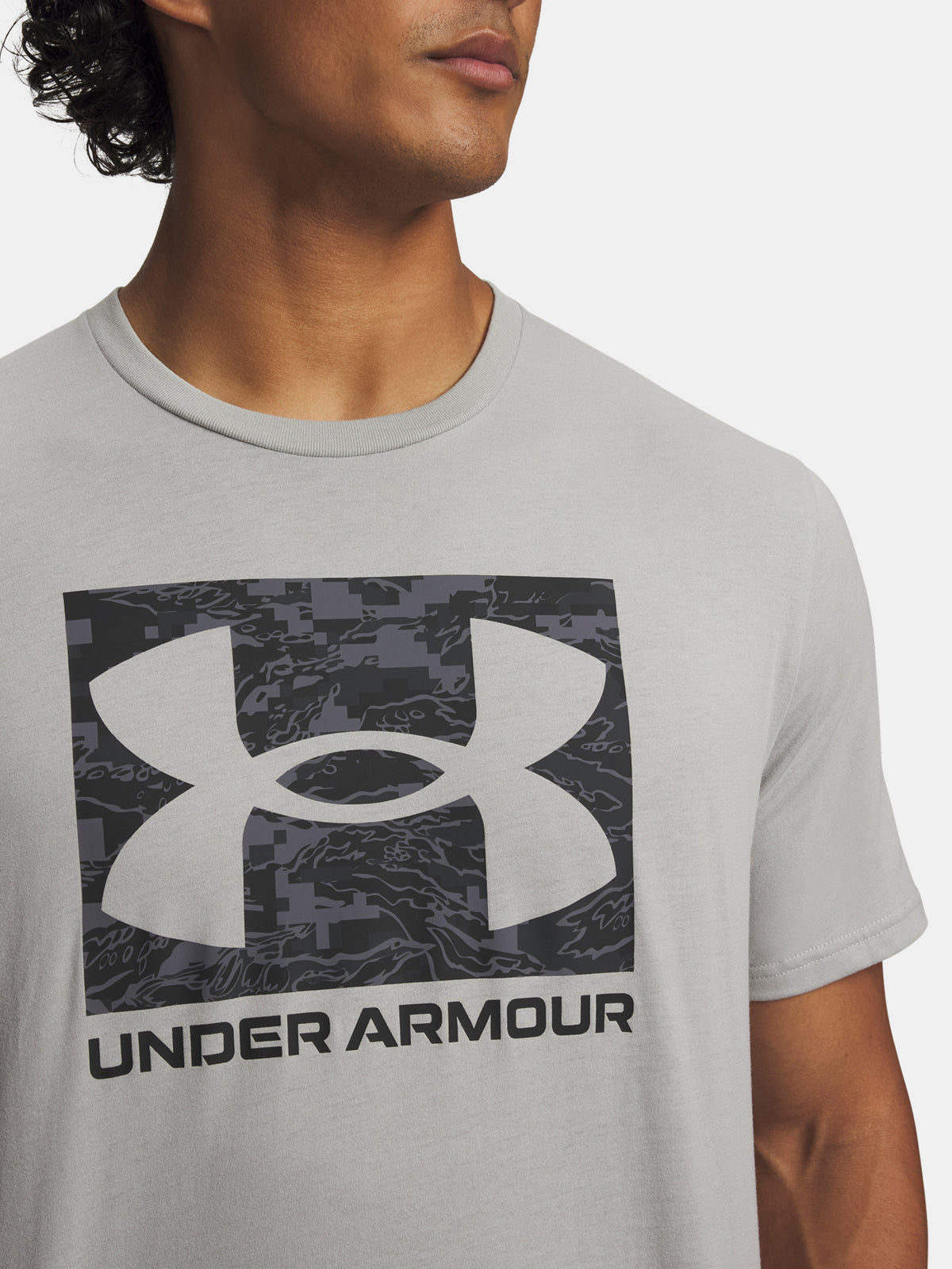 Under Armour UA ABC CAMO BOXED LOGO SS szürke férfi póló