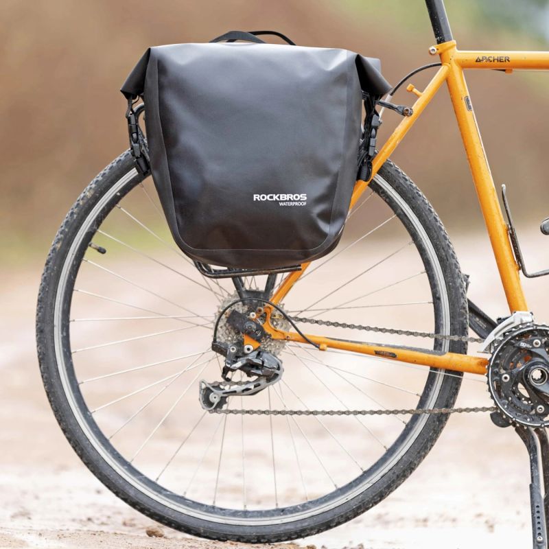 Rockbros AS-003-1BK waterproof bicycle bag with shoulder strap, front/rear mounting, 10-14l - black czarny kiegészítő -203522