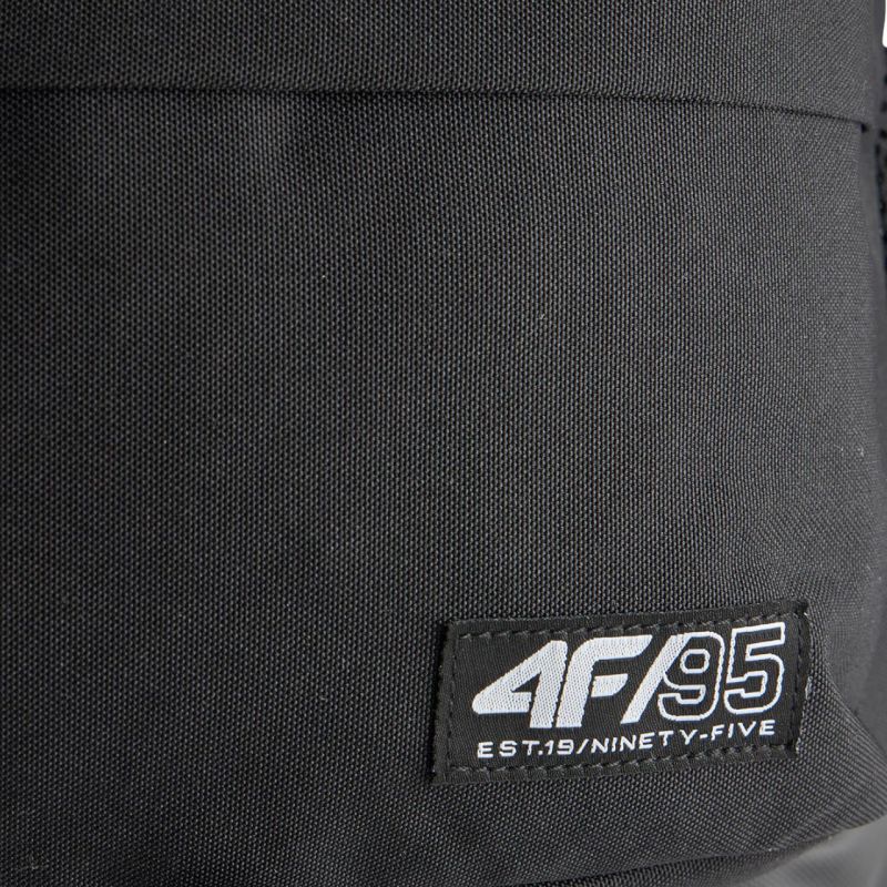 4F Children's backpack U605 deep 20S fekete hátizsák 4FJWSS26ABACU60520S