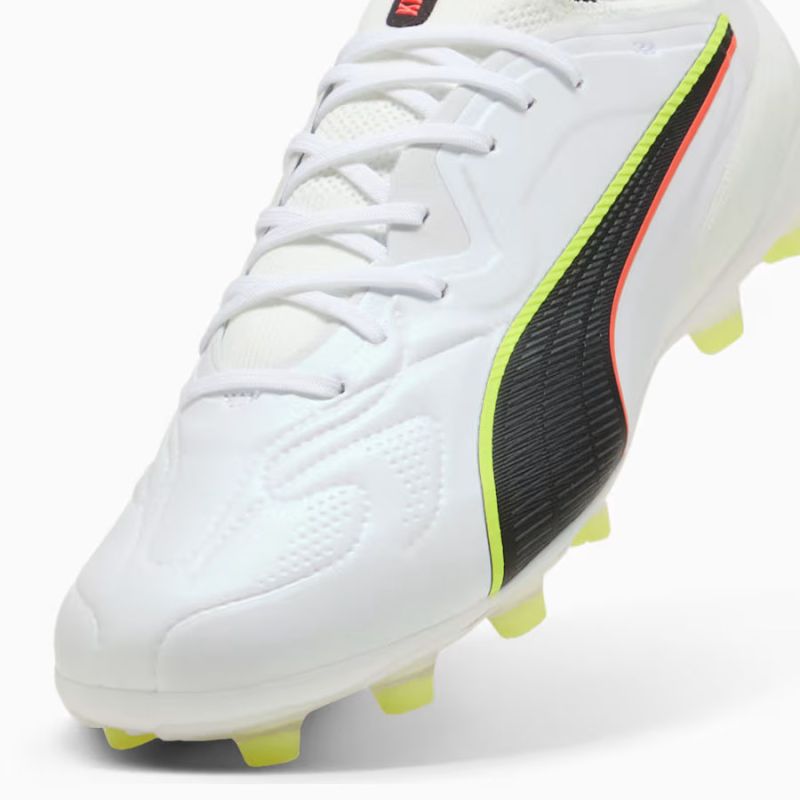 Puma KING 20 MATCH TT 40 1/2 focicipő