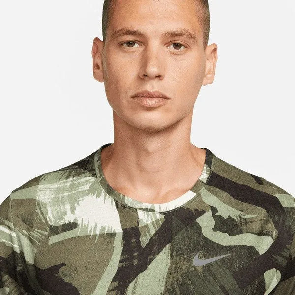 Nike Dri-FIT Miler Short-Sleeve Camo Running Póló - Sportmania.hu