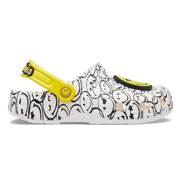 Crocs ClassicSmileyWorldCharmClogK Papucs - Sportmania.hu