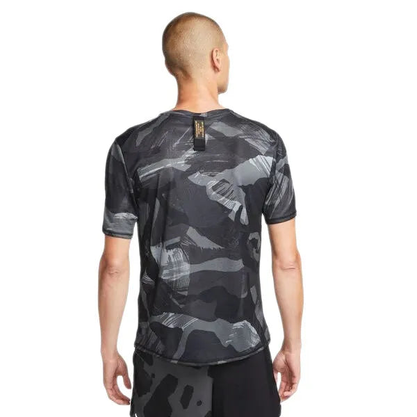 Nike Dri-FIT Miler Short-Sleeve Camo Running Póló - Sportmania.hu