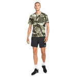 Nike_ Nike Dri-FIT Miler-Men\'s Short-Sleeve Camo Running Top Póló - Sportmania.hu