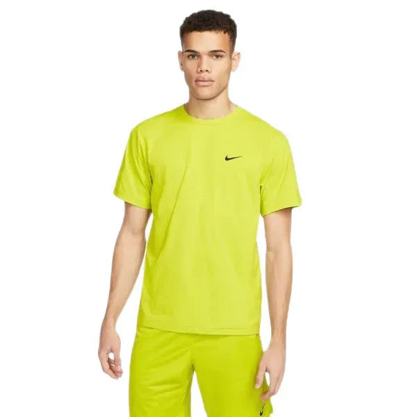 Nike_ Nike Dri-FIT UV Hyverse Mens Short-Sleeve Fitness Top Póló - Sportmania.hu