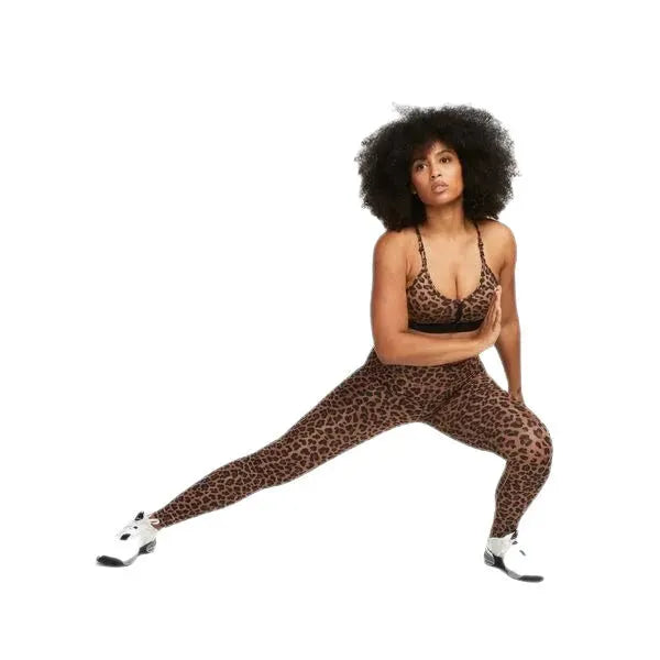 Nike_ Nike Indy-Womens Light-Support 1-Piece Pad V-Neck Leopard Print Sports Bra Sportmelltartó - Sportmania.hu